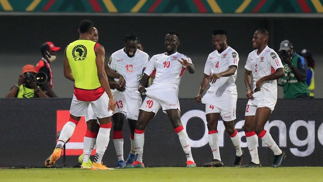 Gambia membuat kejutan dengan menyingkirkan Guinea 1-0 dalam pertandingan babak 16 besar Piala Afrika 2021.