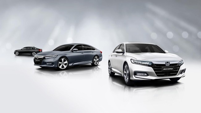 Honda Accord untuk konsumen Indonesia disegarkan, kini ditambah berbagai fitur penunjang kenyamanan penumpang termasuk power sunroof.