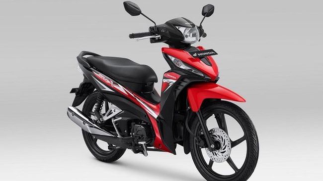 Modal Stiker Baru, Honda Revo Lawan Lagi Yamaha Jupiter Honda Revo mendapat penyegaran pada tahun ini, namun perubahannya minim yakni hanya seputar stiker baru.
