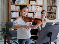 10+ Lagu Bahasa Indonesia dan Luar Negeri, Spesial untuk Guru!