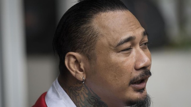 Tudingan keterangan palsu dimaksud Jerinx yakni saat Adam menepis dugaan permintaan uang Rp15 miliar kepadanya sebagai syarat pencabutan laporan polisi.