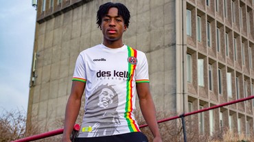 img-title Bohemian FC Tim Sepakbola Irlandia Bikin Jersey Gambar Bob Marley