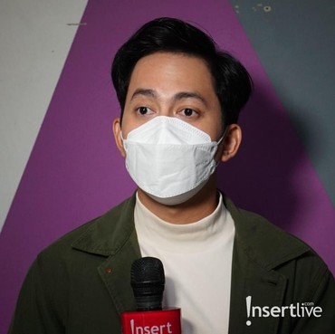 Kehadiran Wanita Berkerudung Hitam di Pemakaman Ibunda Kiki Farrel Disorot