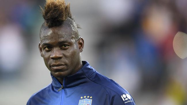 Mario Balotelli Kembali ke Timnas Italia Mario Balotelli kembali mendapat panggilan ke tim nasional Italia setelah terakhir kali bermain untuk Gli Azzurri pada 2018.