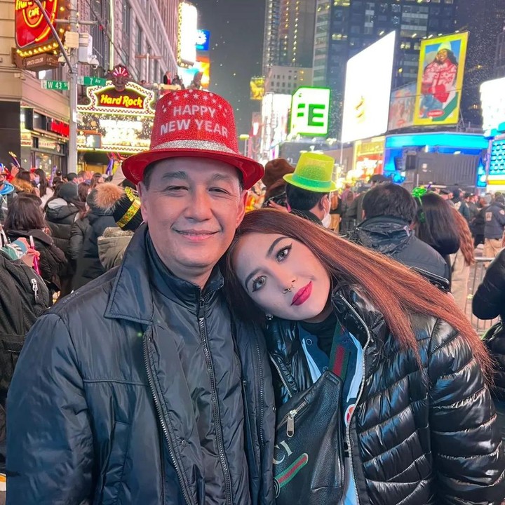 <p>Nurul Arifin dan Maura Magnalia memiliki hubungan yang sangat erat. Bunda dan anak ini sering melakukan quality time bersama, seperti ketika berlibur ke luar negeri. (Foto: Instagram)<br /><br /><br /></p>