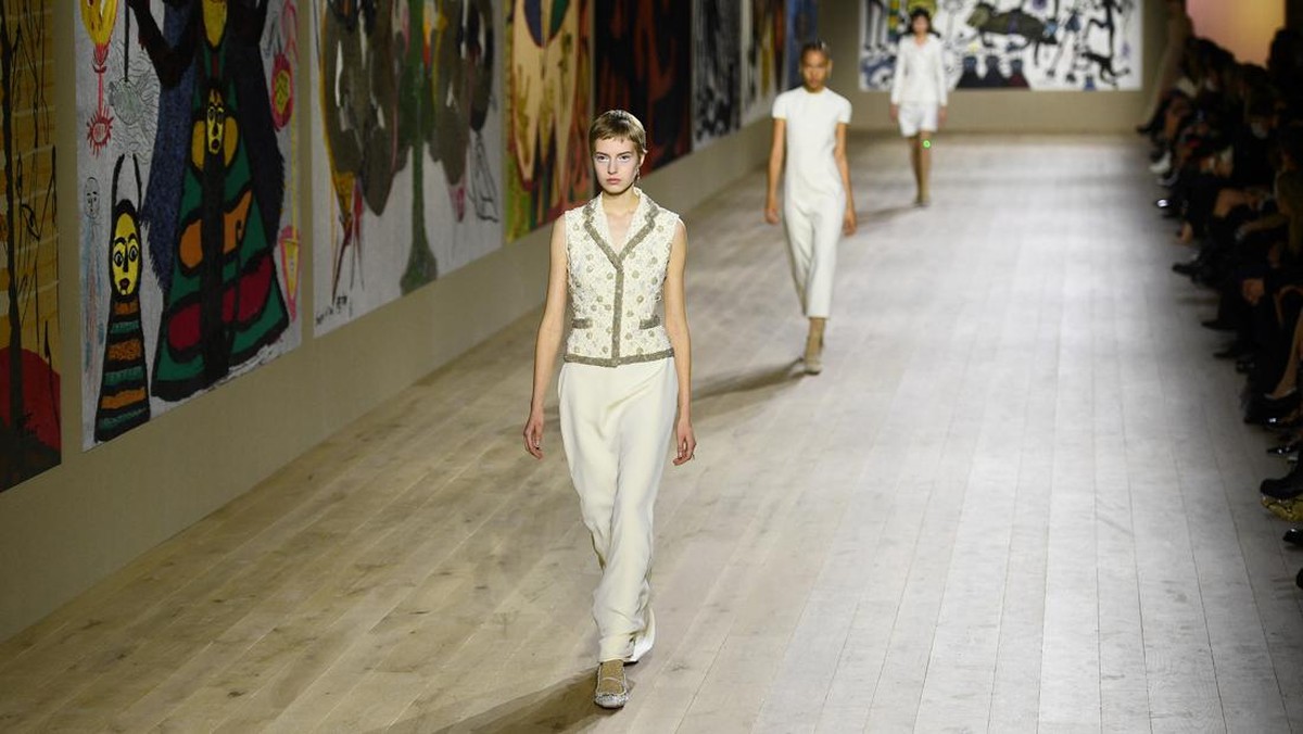 FOTO: Dior dan Back to Basic Couture