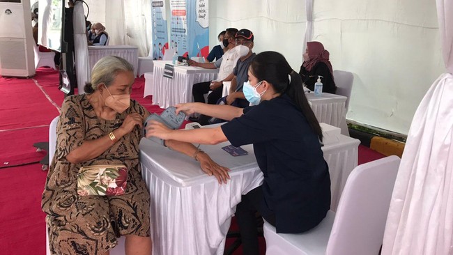 Perhimpunan Pemilik dan Penghuni Satuan Rumah Susun (P3SRS) Apartemen Taman Rasuna menginisiasi vaksinasi dosis ketiga atau booster pada Selasa (25/1).