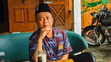 img-title Penampilan Terbaru Ki Joko Bodo yang Lebih Kurus dan Pakai Tongkat