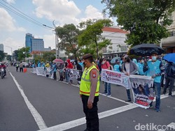 Pengungsi Afghanistan Demo di DPRD Surabaya, Tuntut Pindah ke Negara Ketiga