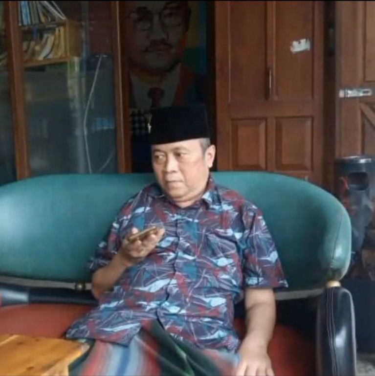 Media sosial dihebohkan oleh penampilan terbaru Ki Joko Bodo yang tampak kurus dan pakai alat bantu jalan. Yuk intip!