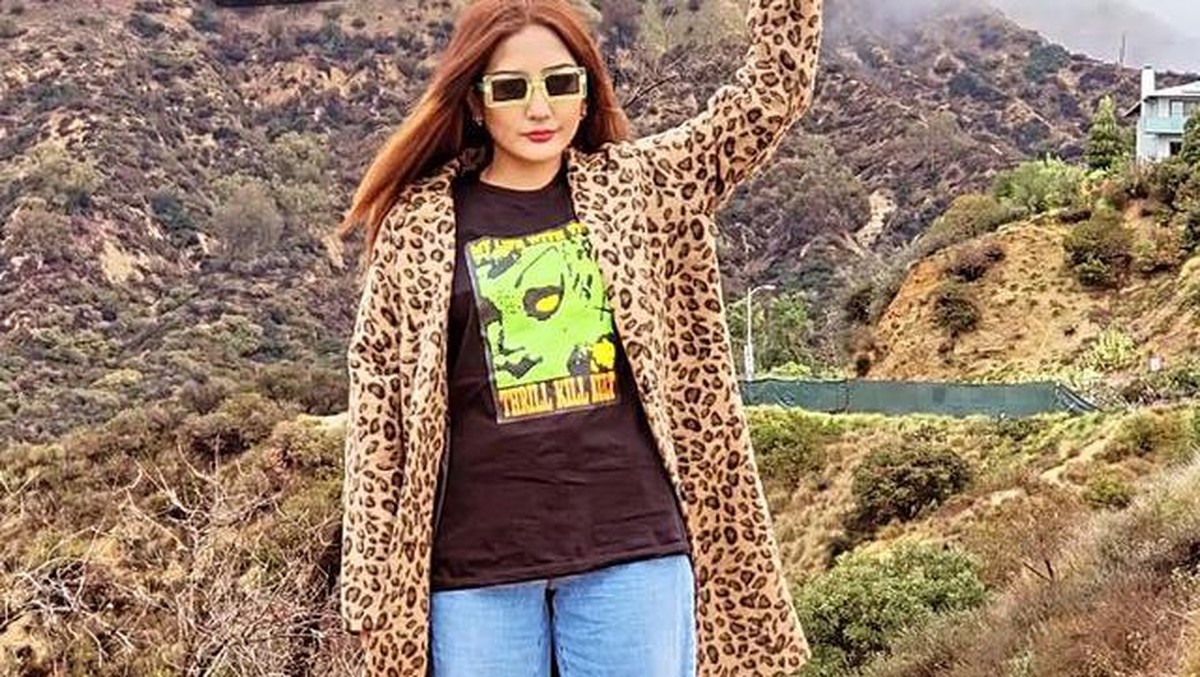 Kabar duka dari artis senior dan politikus Nurul Arifin&comma; putri sulungnya Maura Magnalia meninggal dunia&period; Yuk intip potret kenangannya&excl;