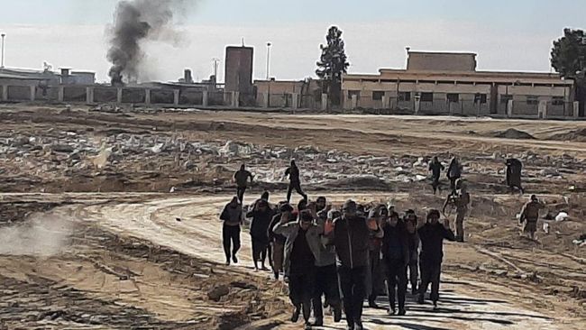 Pasukan Kurdi mengklaim mereka berhasil memaksa setidaknya 300 militan ISIS menyerah pada Senin (24/1).
