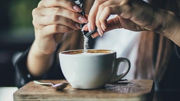 MENGONSUMSI KOPI SAAT MENYUSUI