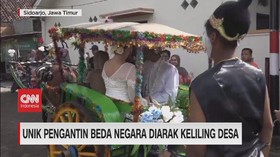 VIDEO: Unik Pengantin Beda Negara Diarak Keliling Desa
