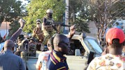 FOTO: Sorak-sorai Warga Burkina Faso Sambut Kudeta Militer