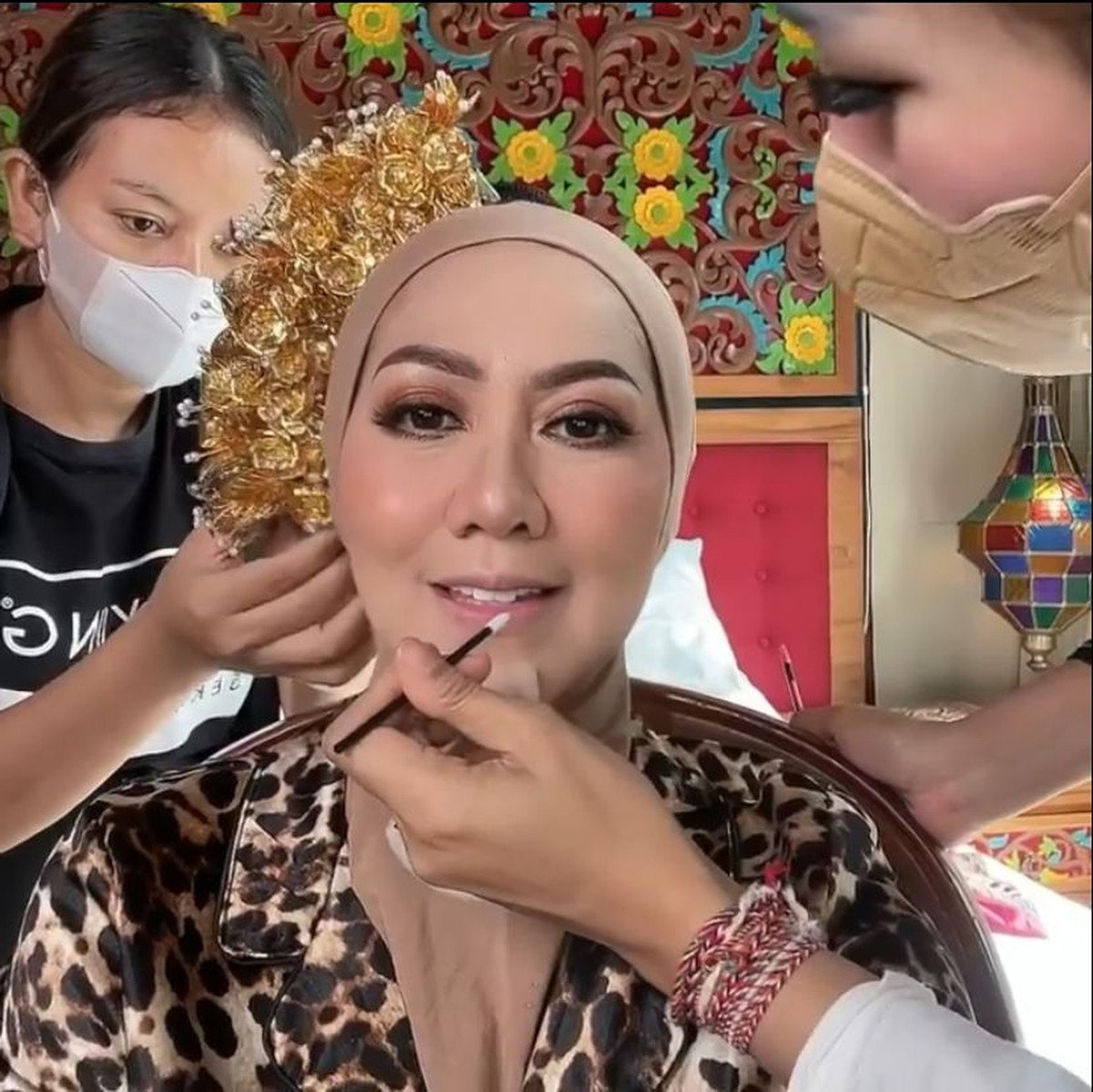 Venna Melinda dan Ferry mengumbar kemesraan mereka saat melakukan persiapan prewedding bikin baper&period; Yuk intip&excl;