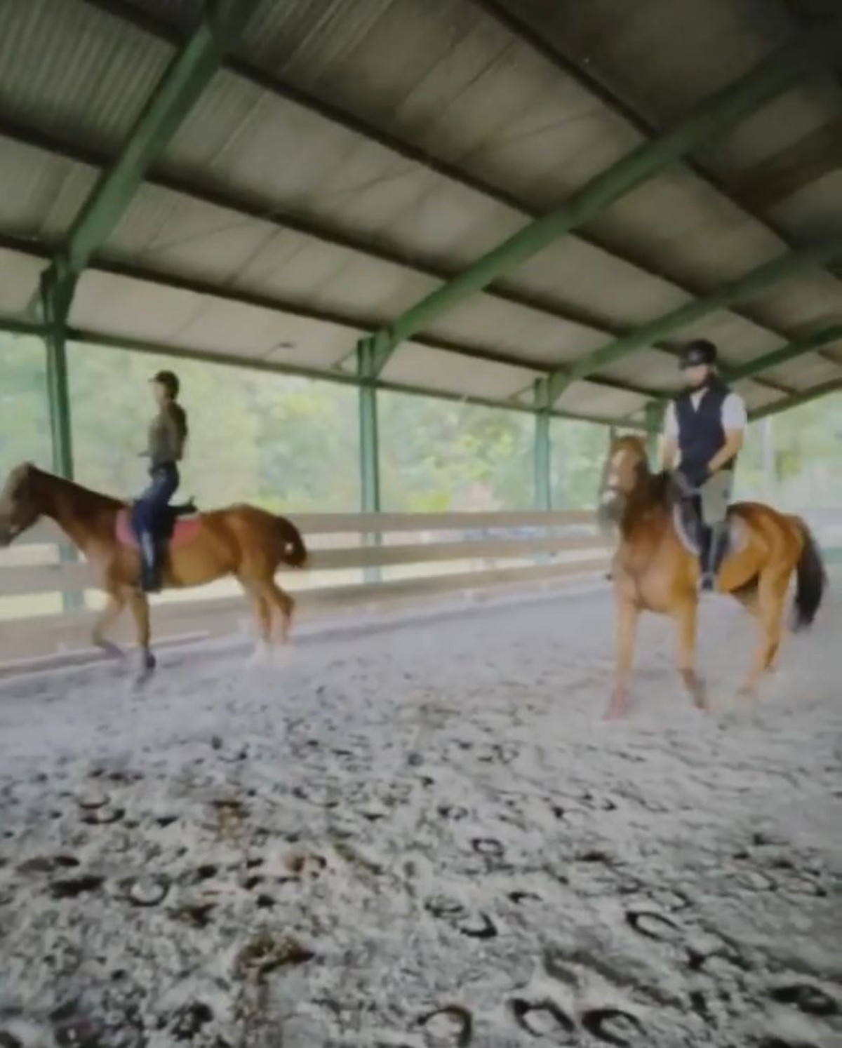 Anya Geraldine mulai go public hubungannya dengan pria bernama Nadif Zahiruddin&period; Yuk intip kegiatan mereka berkuda bareng&excl;