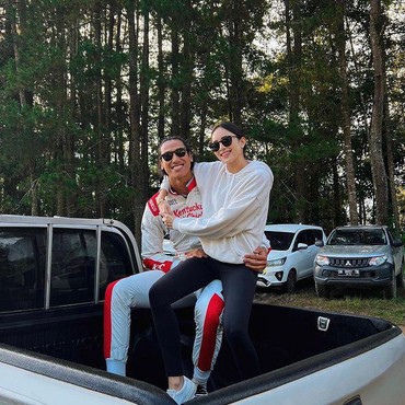 7 Potret Mesra Sean Gelael & Kekasih Barunya yang Sepupunya Dian Sastro