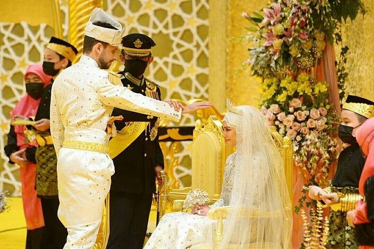 7 Potret Royal Wedding Putri Sultan Brunei Darussalam Putri Fadzilah Lubalul Bolkiah, anak Sultan Brunei Darussalam gelar royal wedding mewah 10 hari bertabur berlian. Yuk intip!