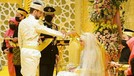 Putri Fadzilah Lubalul Bolkiah&comma; anak Sultan Brunei Darussalam gelar royal wedding mewah 10 hari bertabur berlian&period; Yuk intip&excl;