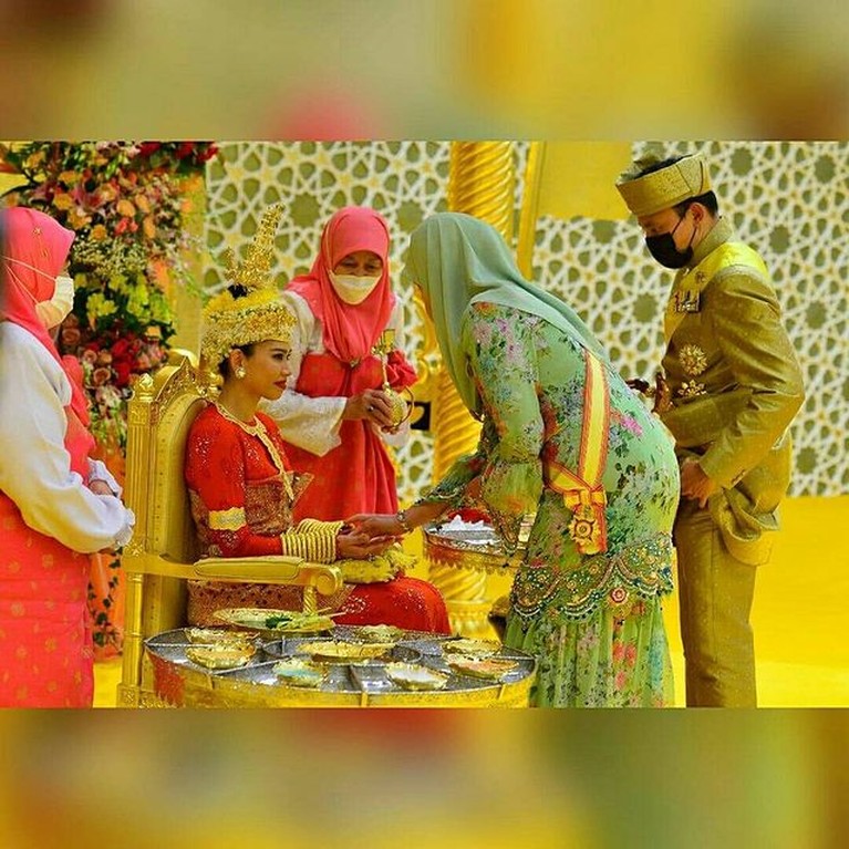 Putri Fadzilah Lubalul Bolkiah, anak Sultan Brunei Darussalam gelar royal wedding mewah 10 hari bertabur berlian. Yuk intip!