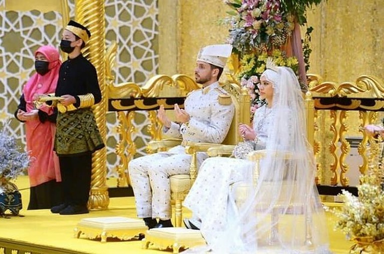 7 Potret Royal Wedding Putri Sultan Brunei Darussalam Putri Fadzilah Lubalul Bolkiah, anak Sultan Brunei Darussalam gelar royal wedding mewah 10 hari bertabur berlian. Yuk intip!