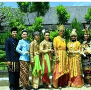 Mengenal Ragam Baju Adat Provinsi Kalimantan Timur yang Akan Segera Jadi Ibu Kota