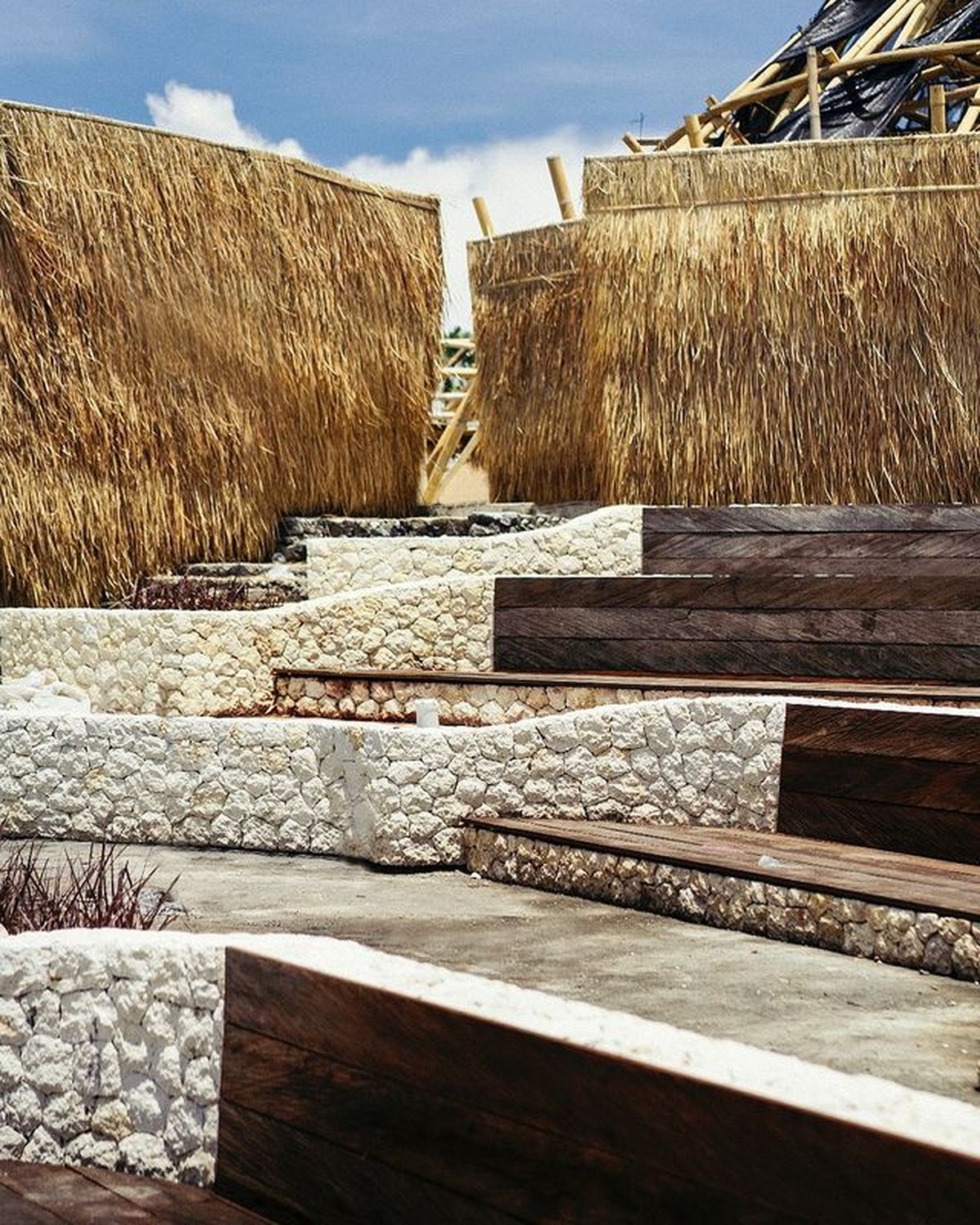 Raffi Ahmad dan Nagita kembali mengembangkan bisnis mereka membangun beach club di Bali&period; Yuk intip potretnya&excl;