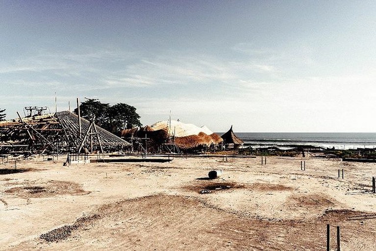 Beach Club Raffi Ahmad Raffi Ahmad dan Nagita kembali mengembangkan bisnis mereka membangun beach club di Bali. Yuk intip potretnya!