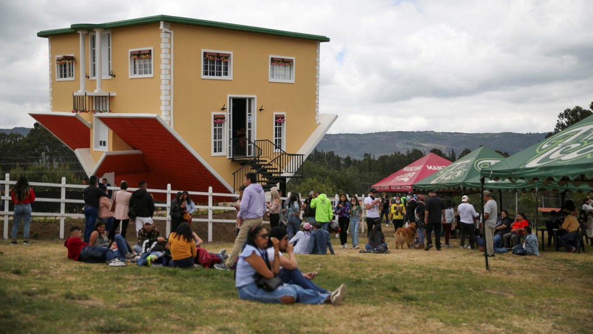 FOTO: Dunia Terbalik Sebuah Rumah di Kolombia
