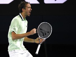 Australian Open 2022: Medvedev Lolos dari Lubang Jarum, Maju ke Semifinal