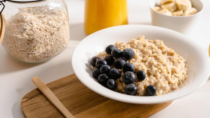 Biji Ini Bisa Jadi Topping Oatmeal Terlezat dan Terbaik untuk Program Penurunan Berat Badan, Menurut Ahli Diet!