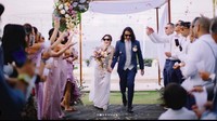 <p>Marcello Tahitoe atau Ello kini sedang berbahagia. Ia resmi mengganti status lajangnya setelah menikahi sang kekasih, Cindy Maria pada Selasa (25/1/2022). (Foto: Instagram @thebrightstory)</p>