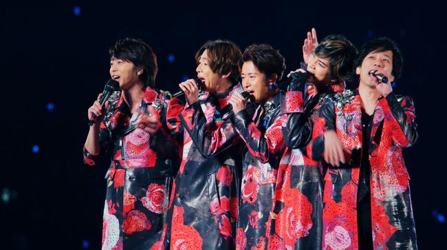 Film Arashi Record of Memories menjadi film live-action terlaris di Jepang pada 2021 dengan meraup 4,55 miliar yen dua bulan sejak tayang di box office lokal.