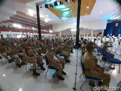 Orang Cerdas Harus Berakhlak, Ustaz Dasad Latif Beri Nasihat Praja IPDN