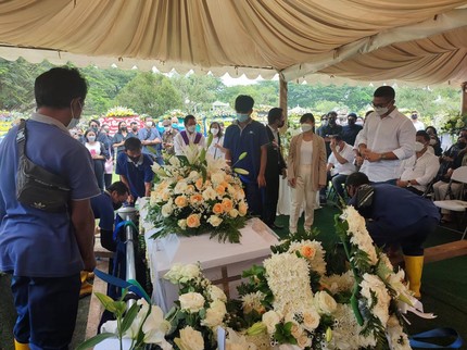 Terpopuler: Pemakaman Putri Nurul Arifin Secara Katolik - Resep Nasi Liwet Sunda