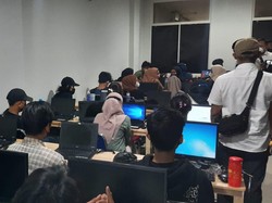 Momen Penggerebekan Pinjol Ilegal di Proyek Pulau Reklamasi