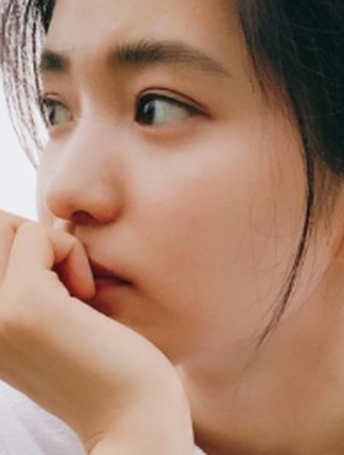 Kemampuan akting yang Kim Tae Ri miliki ia dapatkan ketika bergabung dengan sebuah perusahaan teater di tahun terakhir kuliah. Ia juga sempat menjajal panggung teater di tahun 2012 lalu./ foto: instagram.com/kimtaeri_official