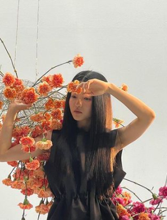 Kim Tae Ri, lahir pada tanggal 24 April 1990. Ia dijuluki sebagai 'monster rookie' di tahun 2016 lalu, ketika terpilih membintangi film The Handmaiden setelah mengalahkan 1500 peserta casting/ foto: instagram.com/kimtaeri_official