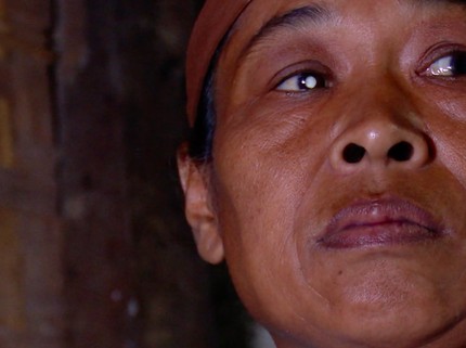 Derita Mak Odah, Hidup di Rumah Bilik Bambu Besarkan Anak Penderita Tumor