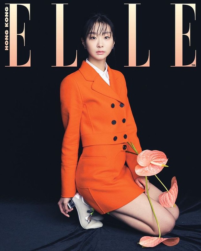 Melalui cover story ELLE Hongkong, Kim Da Mi mengungkapkan bahwa ia sejak kecil sudah belajar tentang seni. Setelah lulus dari sekolah, ia mendaftar ke Incheon National University jurusan Performing Arts. (foto: elle.com.hk)