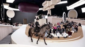 FOTO: Memori Kuda dan Coco Chanel di Panggung Couture