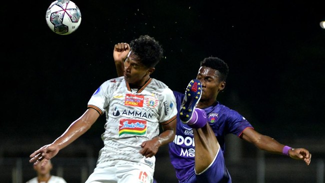 Persija Jakarta mengalahkan Persita Tangerang 2-1 pada pekan ke-21 Liga 1 2021 di Stadion I Gusti Ngurah Rai, Rabu (26/1) malam WIB.