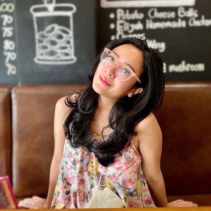 <p>Banyak yang mengatakan kalau Dea semakin terlihat bercahaya saat masa kehamilannya. Pujian lain juga ia dapatkan dari rekan sesama artis, lho. (Foto: Instagram: @dea_ananda)</p>