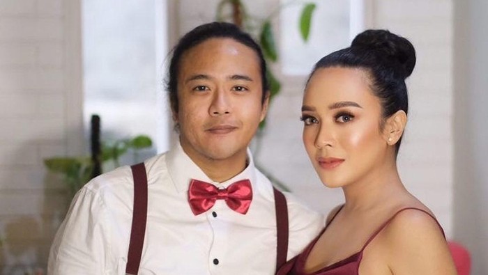 Potret Kehamilan Dea Ananda