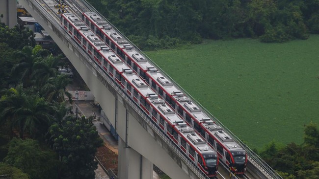 KAI menargetkan LRT Jabodebek beroperasi mulai 17 Agustus 2022, setiap hari mulai pukul 05.45-23.00 WIB.