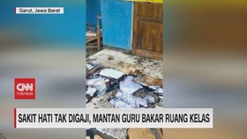VIDEO: Sakit Hati Tak Digaji, Mantan Guru Bakar Ruang Kelas