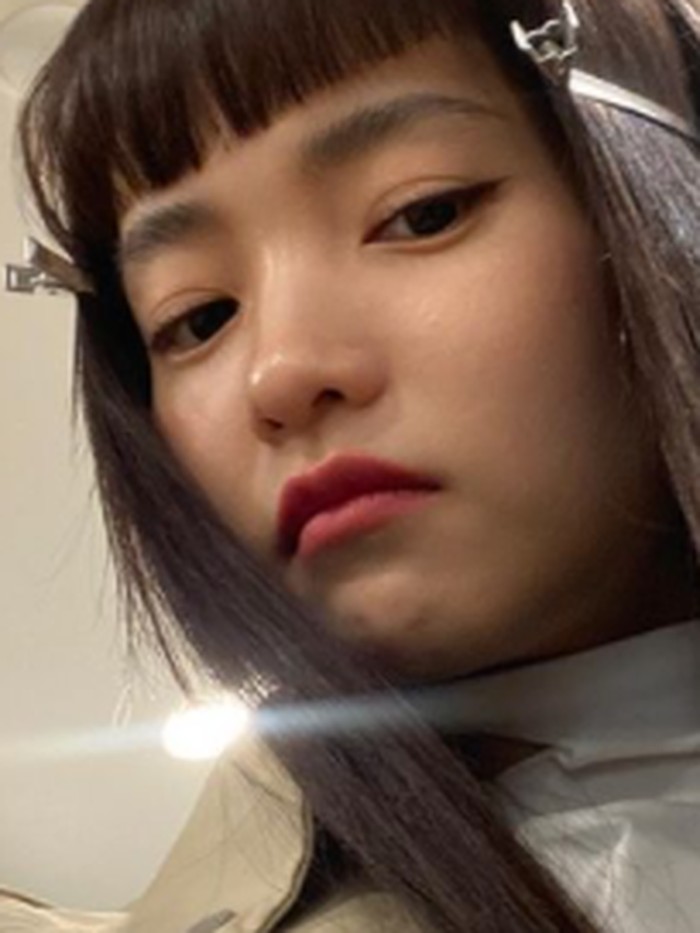 Sebagai pendatang baru, kemampuan aktingnya dalam film The Handmaiden sangat diapresiasi penonton. Ia bahkan sukses meraih piala di berbagai acara penghargaan melalui film tersebut./ foto: instagram.com/kimtaeri_official