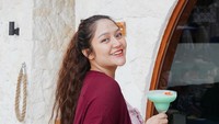 <p>Sebelumnya, Sibad sempat mengalami fase <em>insecure</em> akibat perubahan fisik selama hamil. Namun saat ini ia sudah bisa menerima tubuhnya yang sekarang. (Foto: Instagram @sitibadriahh)</p>