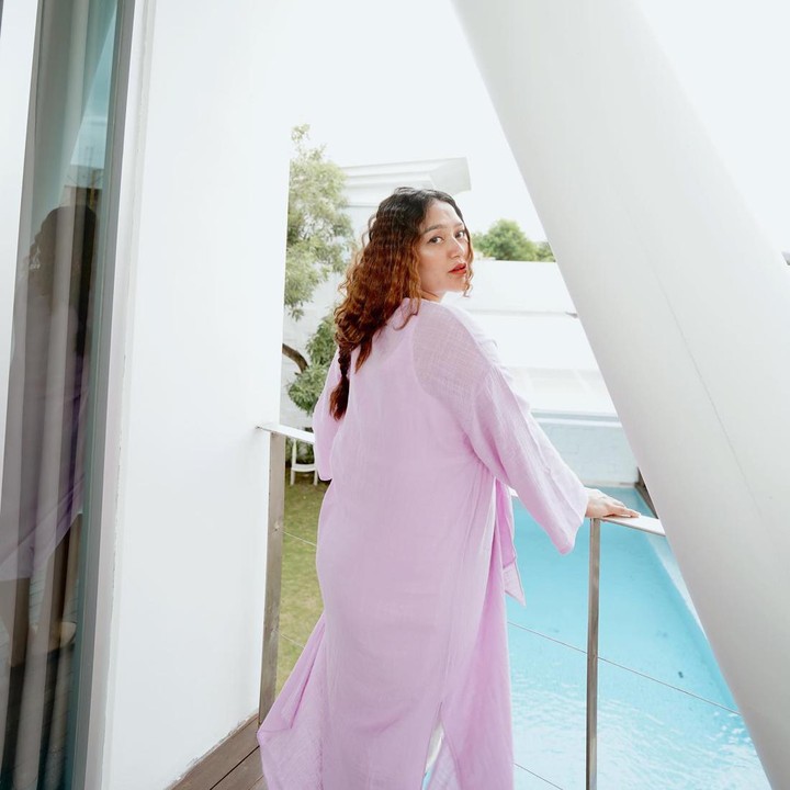 <p>Sibad terlihat lebih bahagia menjalani kehamilannya. Kita doakan semoga Sibad dan janin yang dikandungnya sehat selalu ya, Bunda. (Foto: Instagram @sitibadriahh)</p>